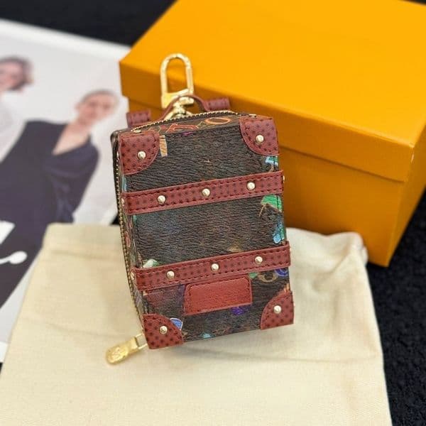 Luxury Designers Keychains Bag Charm Cherry Coin Purse Handbag Pendant Letters Rings Keychain Key Chain Lanyards