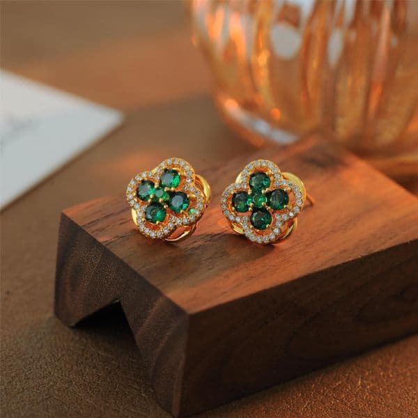 The Wizard Of Oz Rotating Zircon Green Four-leaf Flower Light Luxury Versatile Necklace