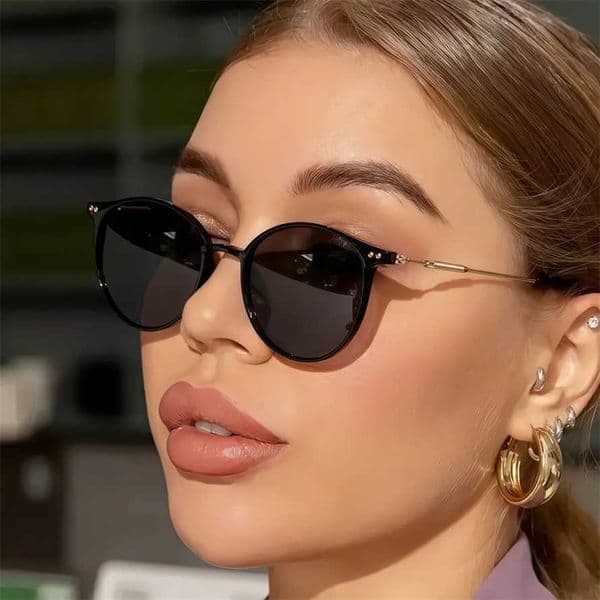1pc European and American retro womens fashionable sunglasses trend versatile summer sun shading and protection frame