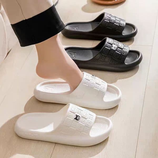 CL05 Chic Furry Footwear: Durable Outdoor Shower Paws with Extra Cushioning