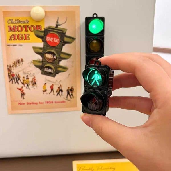 New Traffic Light Magnetic Refrigerator Stickers Traffic Toy Pedestrian Light Creative Magnetic Decoration Accessories S26319