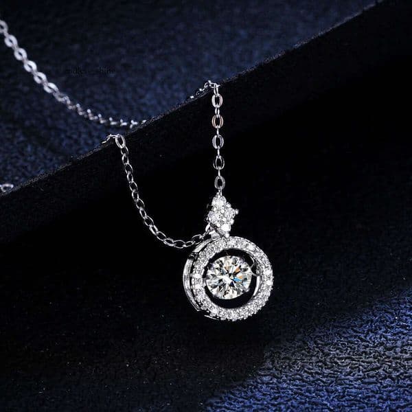 925 Sterling 1 ct Moissanite Necklace for Women Elegant and Luxurious Round Heart Beating Silver Pendant Clavicle Chain