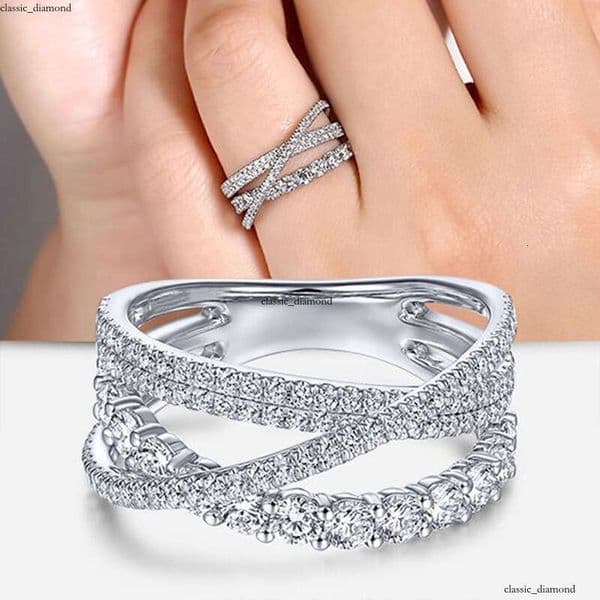 Style Simple Elegant Dynamic Inlaid Diamond Intersecting Lines Spiral Shape Women's Ring