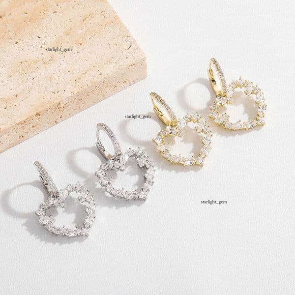 Exquisite Small Irregular Moissanite Heart for Women Simple Versatile High-end Sense Temperament Earrings Gold Jewelry
