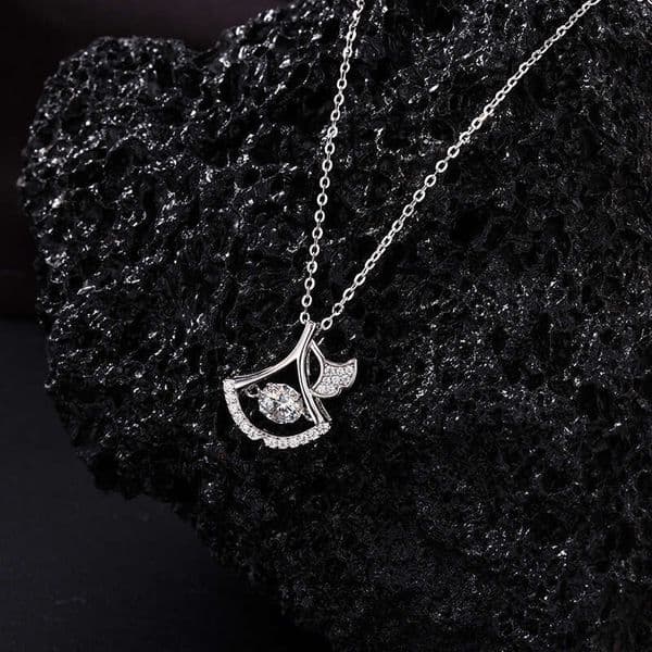 925 silver micro-inlaid Moissanite and moissanite necklace with high-end elegant versatile light-luxury featuring a dynamic ginkgo leaf design