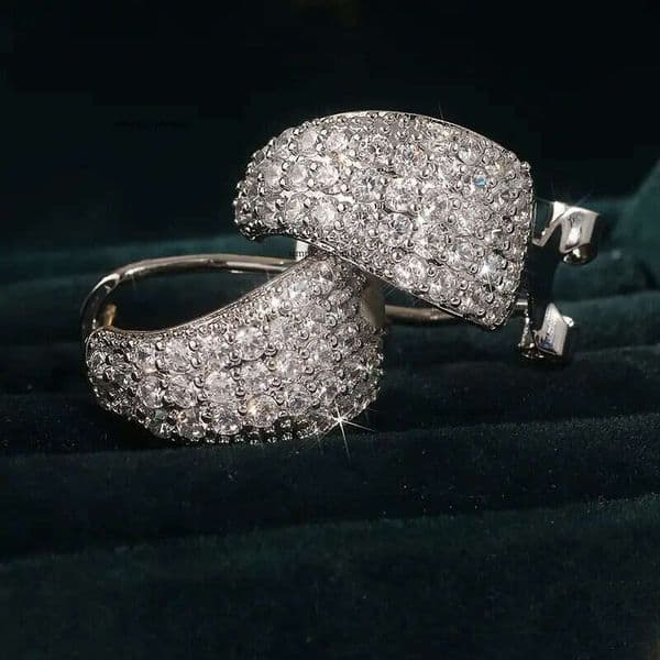 Jewelry style fully inlaid shiny ear cuffs trendy high-end fashion acce triangular niche design Silver plated with platinum