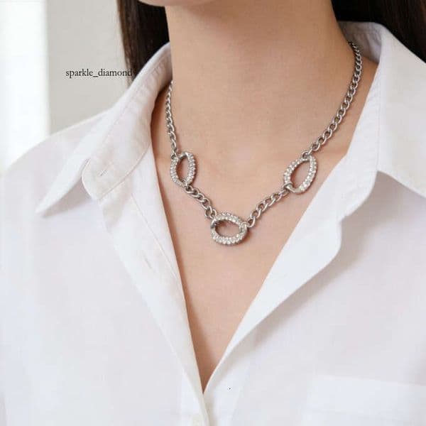 Light versatile full-diamond circular collarbone chain, light luxury niche design choker necklace with an elegant and high-end feel