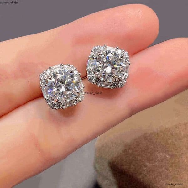 Inlaid Moissanite Shiny Geometric Stud Earrings for Women Fashionable Light Luxury Party Engagement Earrings Jewelry Bestseller