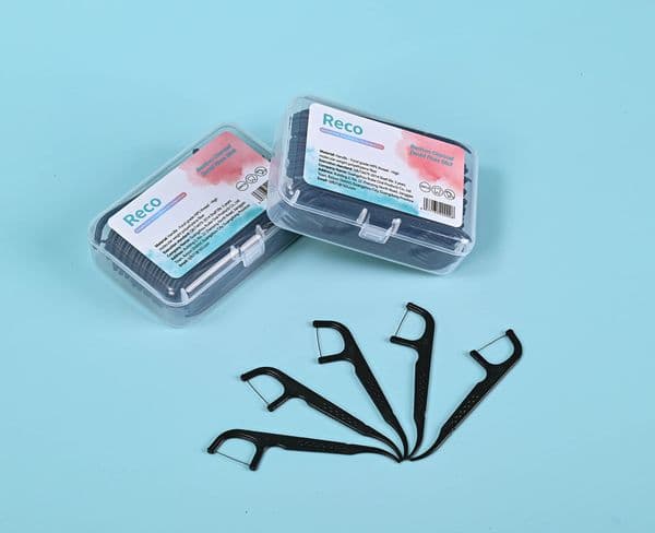 Ultra Delicate Flat Wire Bamboo Charcoal Dental Floss Stick for One Time Cleaning of Teeth Portable Toothpick Stick 50Packs OEM floss sticks foreign trade wholesale