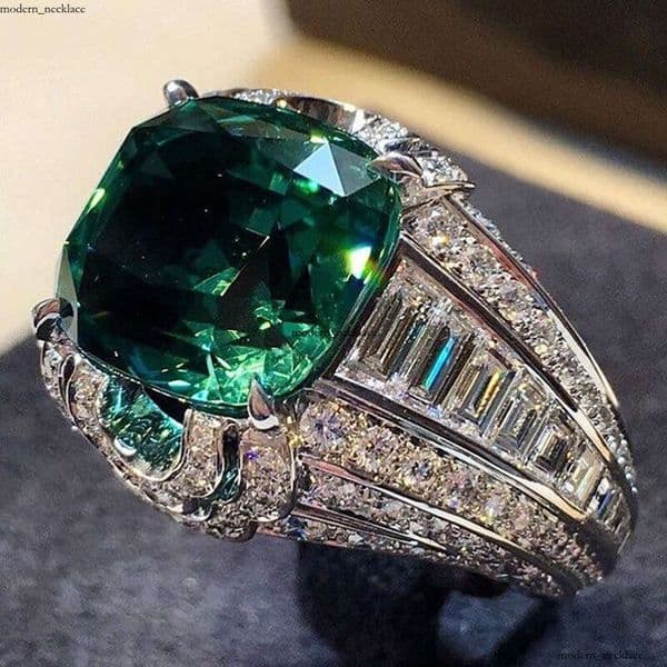new Fashion model: Classic elegant emerald ring Jewelry micro-inlaid Moissanite fashion women's ring