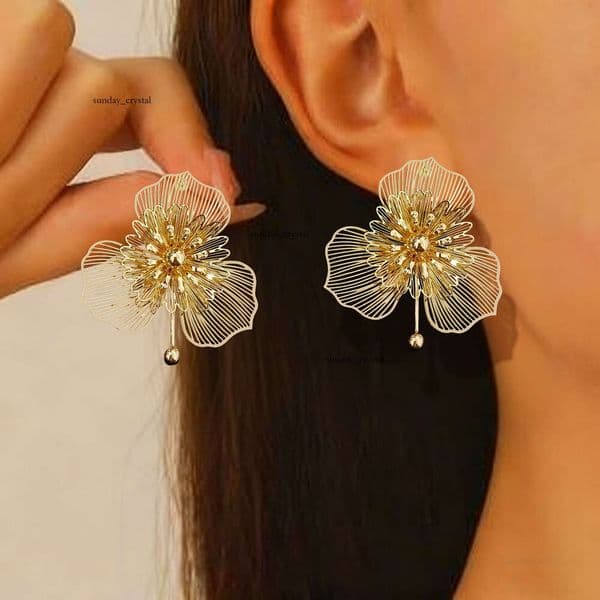 Cross-border luxury exaggerated high-end metal gold floral stud elaborate niche flower earrings, European and American style earrings