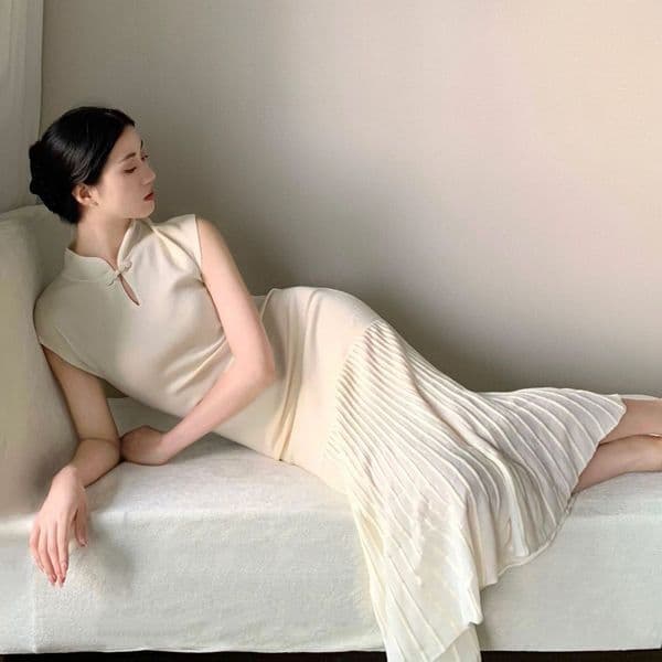 New Chinese-style Light National-style Modified Cheongsam With Buttoned Design White Knitted Short-sleeve Dress Spring New Designer Dress Women's Fashion