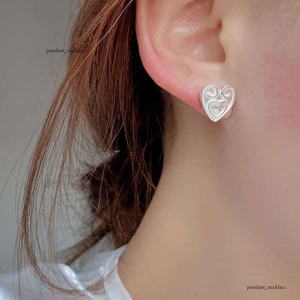 ins gold contrasting heart-shaped stud S925 sterling silver Hip Hop Style simple and fashionable totem arabesque pattern earrings