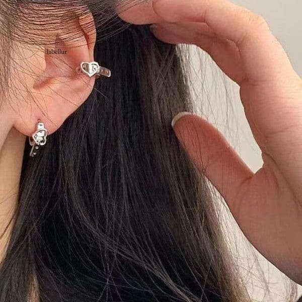 Trendy unique new heart-shaped belt clips women, hip-hop versatile niche design earrings, studs, buckles, and ear accessories for men