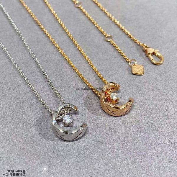 Designer Jewelry Channels V Gold CNC Craft Diamond Necklace COCO Water Ice Moon Collarbone Chain Little Moon Pendant Necklace