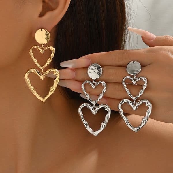 Double heart-shaped hollow drop earrings. Unique design with a metallic feel, exaggerated ear accessories. Sweet and cool, spicy girl's personalized earrings.