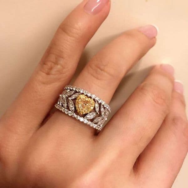 Little Red Book-style retro hollow fashionable and versatile design index finger ring heart-shaped women's ring