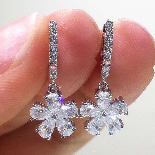 new niche design light luxury earrings fresh floral fashion with a high-end feel simple and elegant earrings