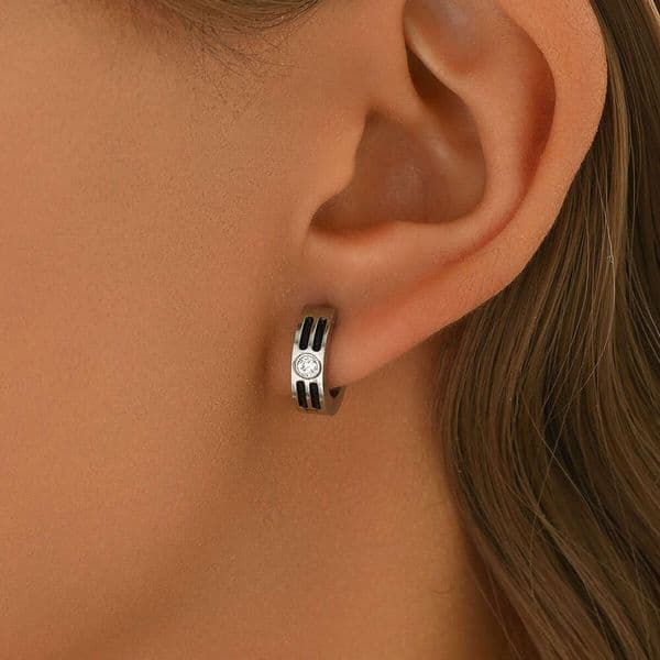 Unique and versatile trendy cool style silver black contrasting color diamond-studded hoop light luxury C-shaped earrings popular online niche design