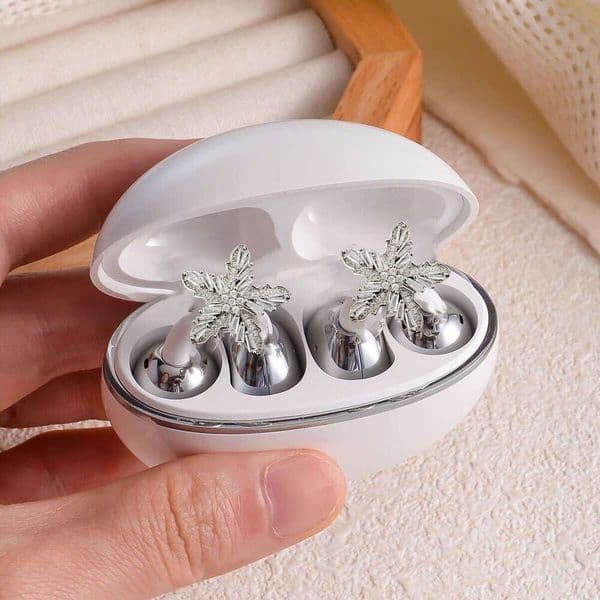 Suitable Freeclip Exquisite Zircon Snowflake Ear Clip for Women, Light Luxury High-end Niche Design Sense Earrings Accessories