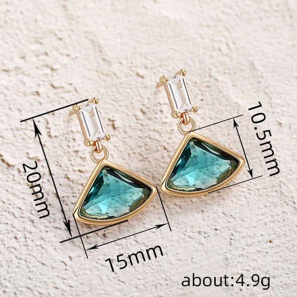 Royal Vintage Light Luxury Fan-Shaped Noble Princess Queen Earrings Elegant Aristocratic Earrings