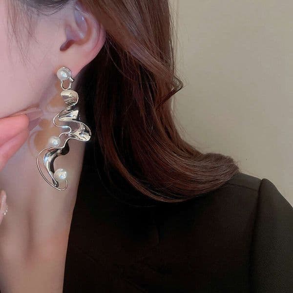 Moissanite Jewelry style exaggerated twisted irregular metallic earrings unique and popular faux pearl ear accessories