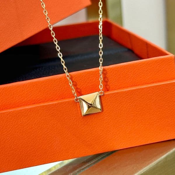 top Necklaces women's Designer necklaces for woman luxurious necklace Pendant jewelry classic pig nose drop-shaped gel H letter necklace High quality necklace H88