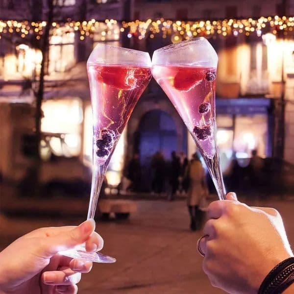 Crystal Champagne Flutes Set of 2 210ml Glasses for Perfect Wine Pour and Aroma Enhancement 260324
