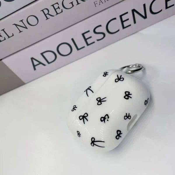 Cute butterfly print protective with keychain, scratch resistant and durable headphone case 26L0324