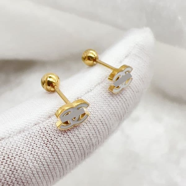 Gold Plated Luxury Designer Earrings Studs White Color Simple Letter Cute Size Ball Trendy Studs Titanium Steel Fashion Earrings For Men Women