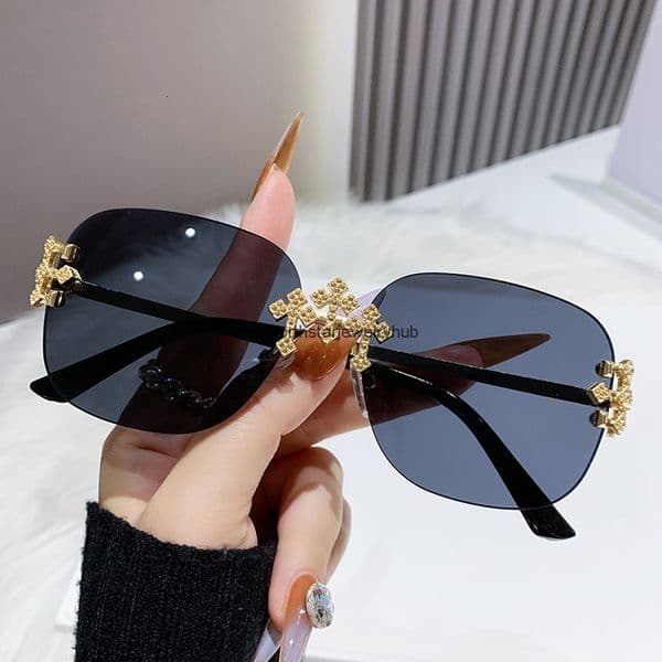 Designer Sunglasses Carttiery Fashion Frameless Cut Edge Sunglasses Square Frame Sense Lace Inlaid Diamond Lens Fashion Outdoor Street Style Glasses