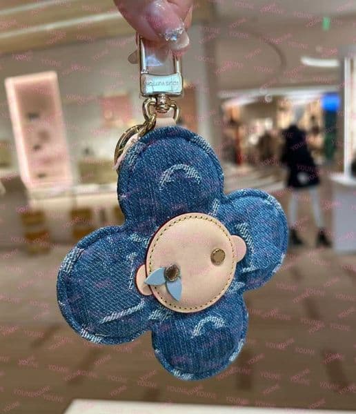 Lxury Keychains Sunflower Denim Bag Charm Key Holder Designer Purse Charms bag accessories lady Souvenirs Monogram leather metal buckle cha L260525