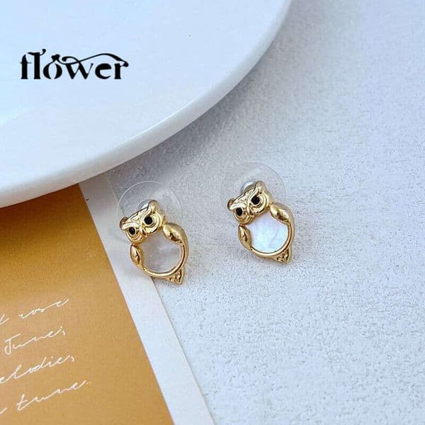 Fashionable Luxurious Commuting Accessory: Cute and Unique Natural Shell Inlaid Metal Stud Earrings in Owl Design