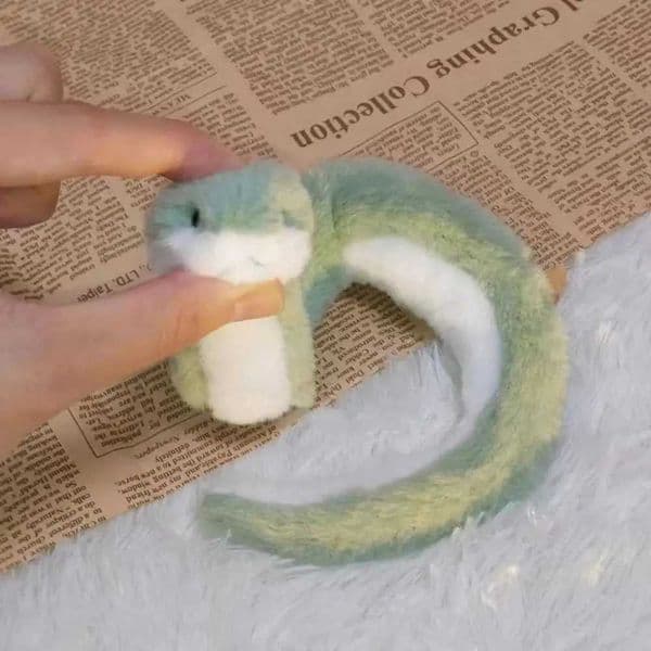 Plush Year of The Snake Plush Toy Little Snake Wrap Around Arm Snake Stuffed Plush Doll Comfort Cartoon Green Snake Animal Doll R251210