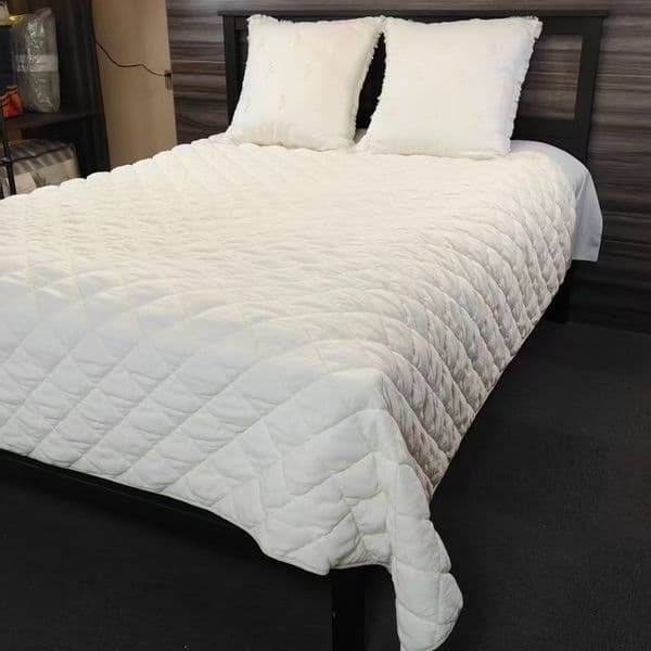 Cream Diamond Quilted Bedspread Set with Fringed Embroidered Pillowcases
