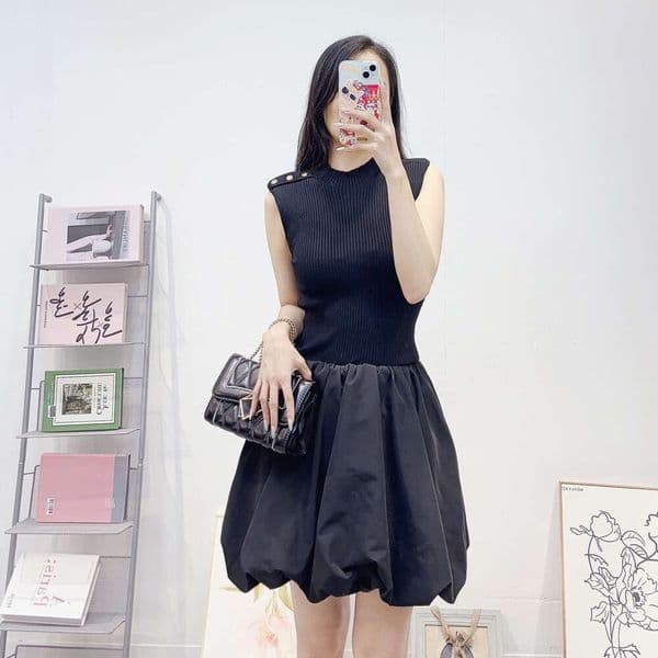 2026 autumn designer k30 French Hepburn style bubble sleeve small black sleeveless high neck pullover for women's knitted dress