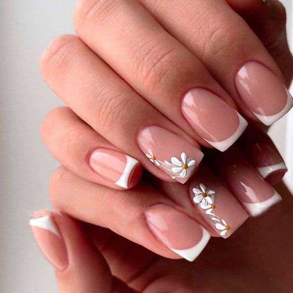 French-style white short square nails with daisy ins-style floral fresh and fresh for spring and summer wearable fake nails S260509