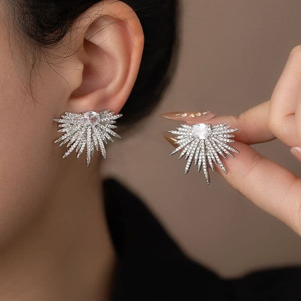 Cross-Border Sunflower Ladies' Festival Earrings 2025 Hot-Selling Light Fashionable Women's Accessories Luxury High-End Vintage Stud Unique Niche Earrings