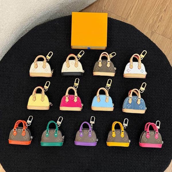 Designer Keychain Keyring Luxury Key Chain Earphone Cases Small Storage Bag Keychains Leather Mens Women Fashion Accessories Car Key Gift Leather Denim Optional