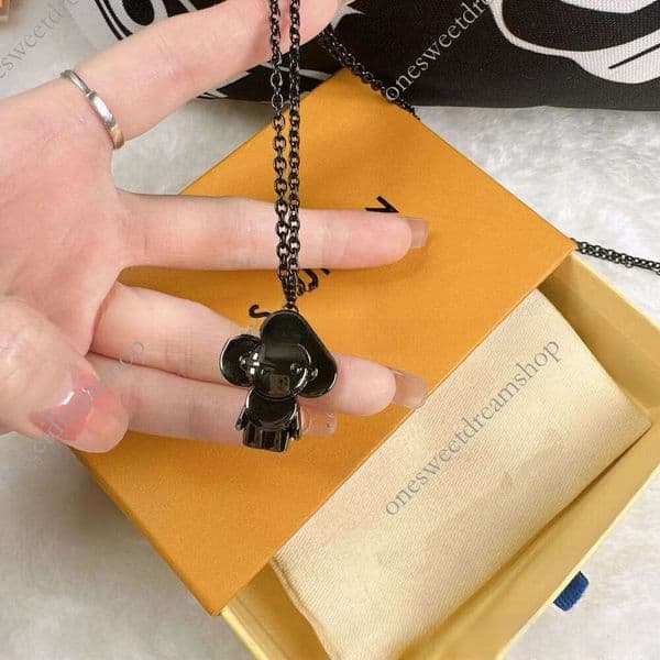 Lujia Little Beauty Necklace High-Quality Heart-Shaped Sunflower Necklace, Versatile for Both Men and Women, Can Be Layered, Direct Cross-Border Sales