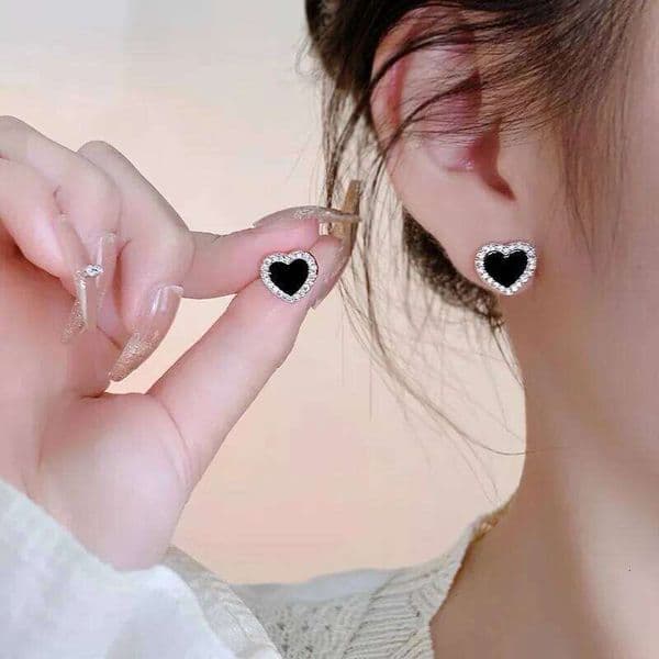 Black Color Crystal Heart Stud Earring for Women Korean Simple Enamel Geometry Temperament Jewelry Christmas Girlfriend Gift 26W0331
