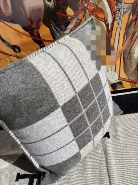 Luxury Designer Throw TOP QUAILTY Gray H Wool Cushion Blankets 1.5Kg For Living Room Sofa Ins Blanket Pillow Home Luxury h Horse Gig Size Free Shipping 031 031 031