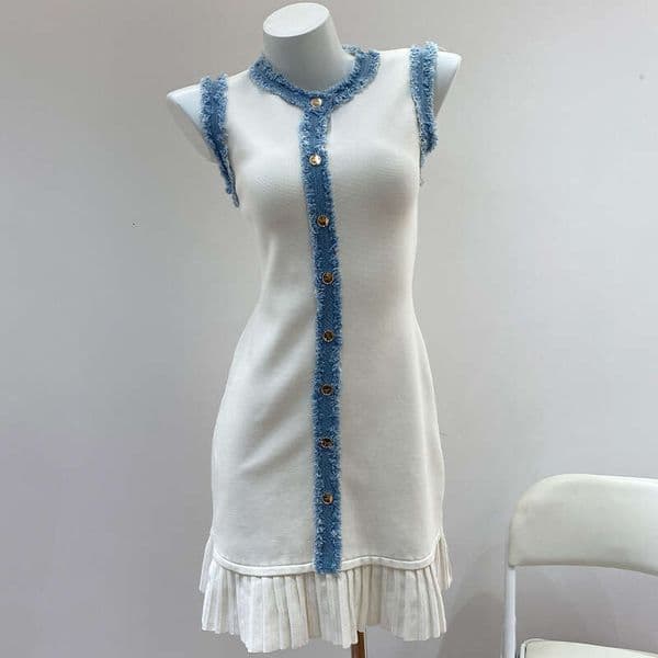 2026 A1 Spring New Designer Denim Lace Gold Button Daily Commuter Small pleated Skirt