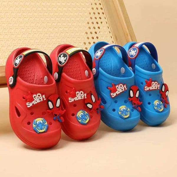 Childrens Hole Slipper Summer Boy Fashion Cartoon Spiderman Sandals Kids Beach Shoes Soft Bottom Toddler Home Slipper L260331