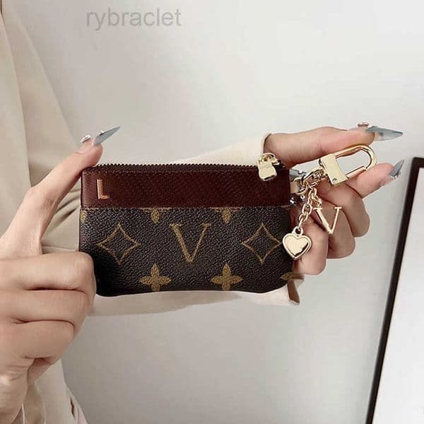 Keychain designer keychain luxury designer keychain wallet Classic brand high-quality 100 travel essential mens keychain womens keychain car Nice 5679
