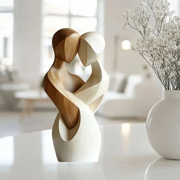 2D Flat Statue Embrace Artificial Wood Couple Statue Modern Elegant Decorative Statue Desktop 260317