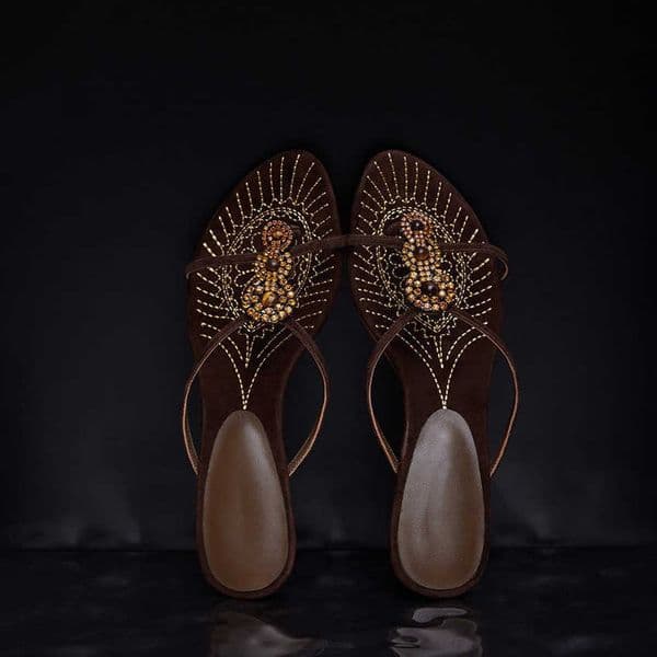 Embroidered thong sandals 2025 new fashion low-heeled rhinestone strap sandals for outdoor wear Q260430