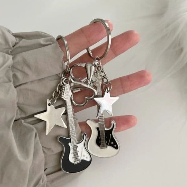 Guitar Love Heart Key Chain for Men Women Star Sweet Keychain Cool Trendy Fashion Pendant Rock Punk Vintage Accessories Gift260429