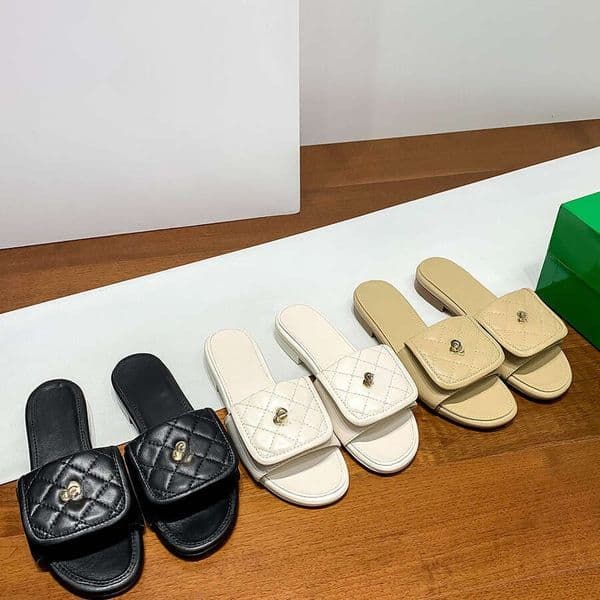 2026 Backpack Buckle Slippers For Women, Flat Outdoor Wear, White One-Strap Slippers, Summer New Beach Sandals