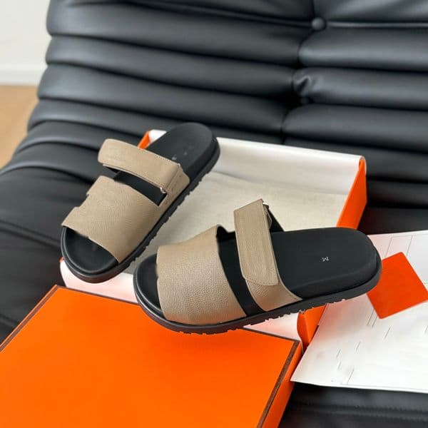 Designer H Beach Sandals Fashion Casual Chypre Sandals Thick Soles slippers Womens Sexy Shoes Luxury Slides tydfdsf